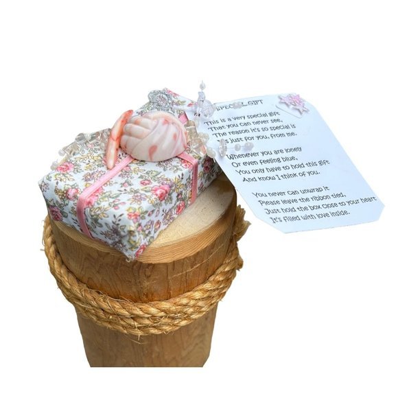 Handcrafted, Embellished, Fabric Wrapped‎ Gift Box - Picture 3 of 6